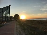 Strandlokal bei Sonnenuntergang 2